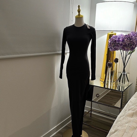 SKIMS Dresses & Skirts - SKIMS LONG SLEEVE DRESS SIZE SMALL **BRAND NEW, TAGS ATTACHED**